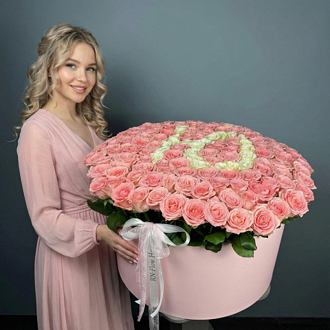 Коробка с 151 розой "Буква".
